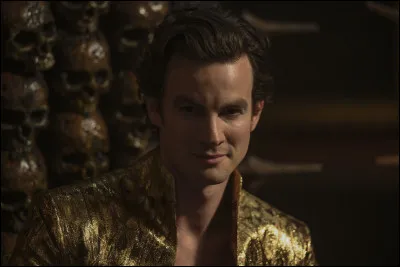 Luke Cook joue Lucifer Morningstar dans...