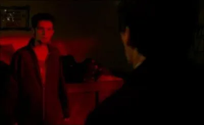 Dans quel endroit le pre retrouve-t-il ce jeune malfrat afin de le tuer ?