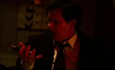 Lors du meurtre, il se blesse, mais o ?