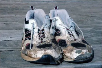Tes parents te font remarquer que tes chaussures sont toutes usées...