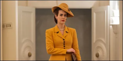 Sarah Paulson joue Mildred Ratched dans...