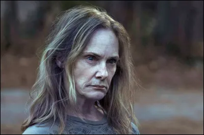 Lisa Omery joue Darlene Snell dans...