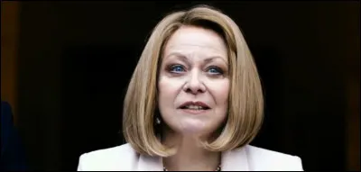 Jacki Weaver joue Catriona Bailey dans...