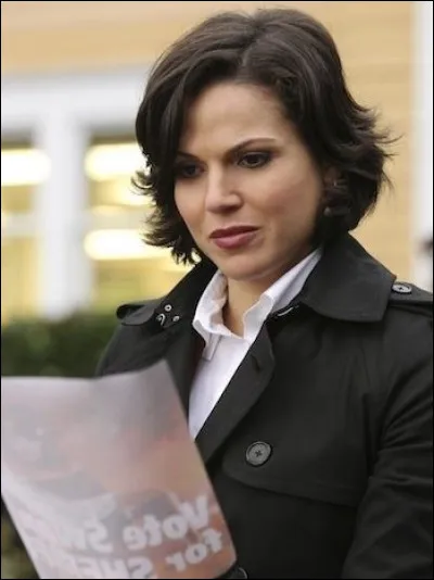 Lana Parrilla joue Regina Mills dans...
