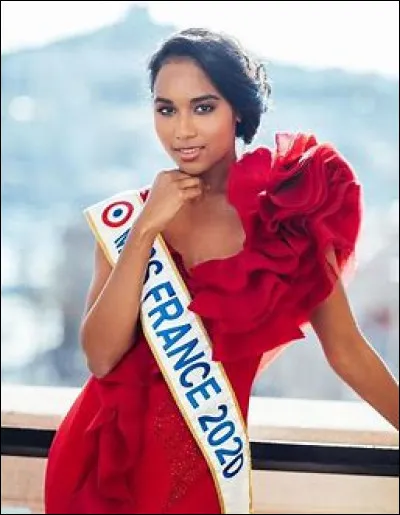 Pour accéder au concours, les Miss doivent :