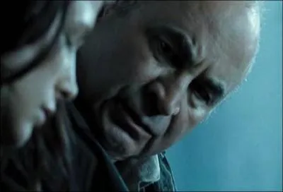 Qui interprte Bill Nelson, son mentor et ami ?