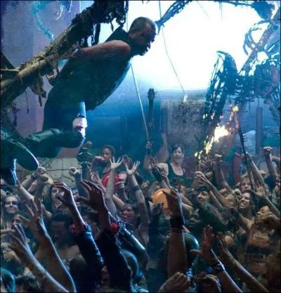 Qu'arrive-t-il  cet homme, qui appartient au groupe de Sinclair et qui s'est fait capturer ?