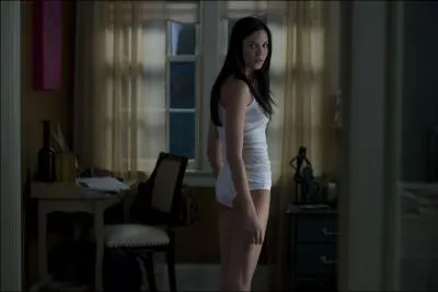 Dans quel endroit entend-elle toujours un cliqutement trange ?