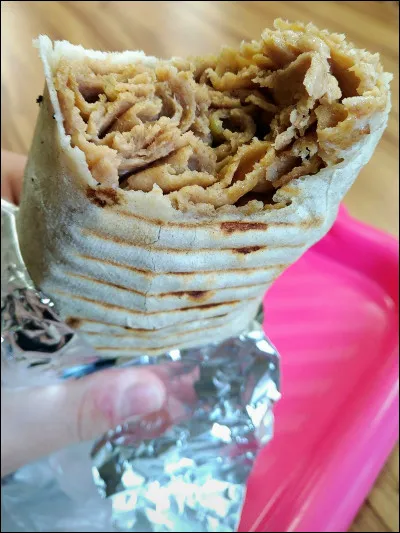 Kébab où le pain est remplacé par une galette turque :