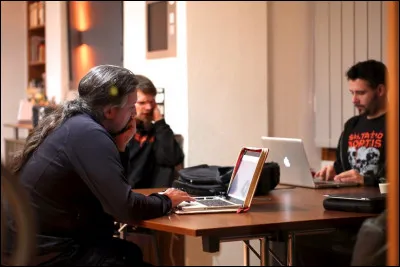 Complétez : 
"Pèr se ganhar quauquei..."