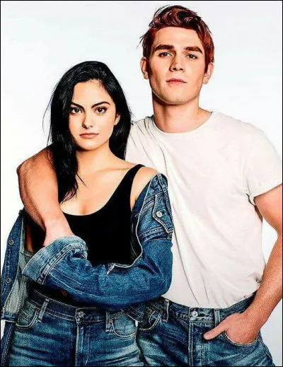 Où habitait Veronica avant son arrivée à Riverdale ?