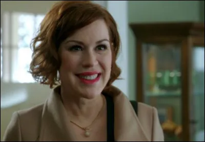 Où vivait la mère d'Archie avant de revenir à Riverdale ?