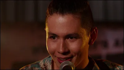 Comment s'appelle son premier petit ami ?