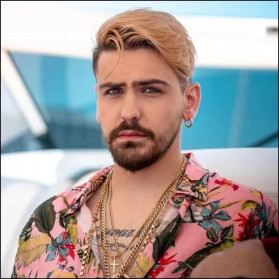 Comment s'appelle ce jeune Youtubeur francophone avec qui Squeezie a fait un son pour l'été ?