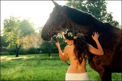 Qui est cette déesse gauloise de la fertilité surnommée "la grande jument" ?