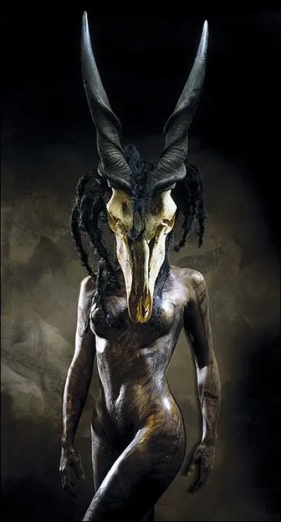 Qui est cette déesse phénicienne où les prêtresses de son temple étaient des prostituées ?