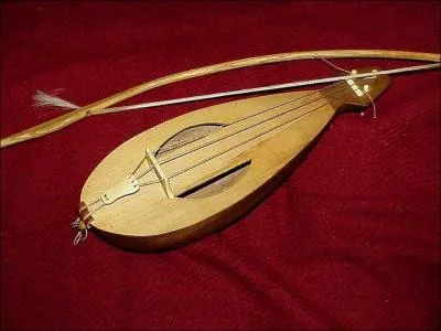Le rebec est un instrument  :