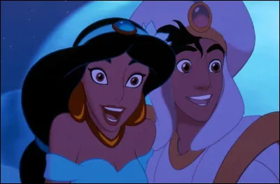 Jasmine a les yeux bleus.