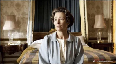 Qui a jou&eacute; la reine d'Angleterre dans la s&eacute;rie nomm&eacute;e "Walking the Dogs" ?