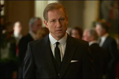 Qui a jou&eacute; le prince Philip dans les saisons 3 et 4 de la s&eacute;rie nomm&eacute;e "The Crown" ?