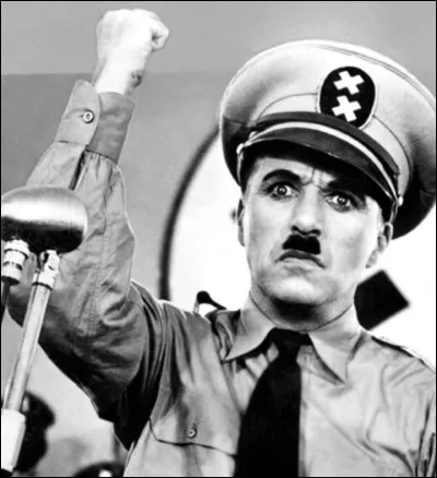 Dans « Le Dictateur », il incarne un personnage parodique dAdolf Hitler du nom de