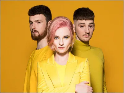 Encore une chanson de 24kGoldn ! "Tick Tock" est donc interprété par 24kGoldn, Mabel et...