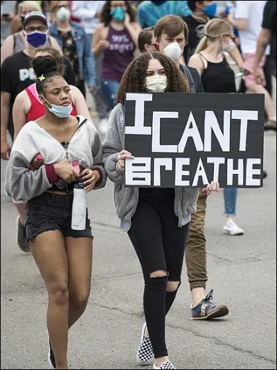 Le 20 avril aux États-Unis, l'assassin de Georges Floyd est reconnu "coupable" (c'était la fête dans la rue). D'ailleurs, pourriez-vous me rappeler son nom ?