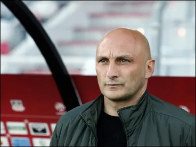 Comment sappelle lentraîneur de lAC Ajaccio ?