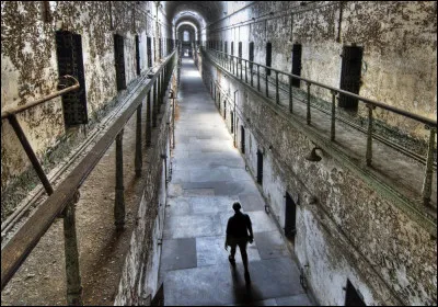 Pénitencier d'Eastern State (Philadelphie) > Les pratiques de cette ancienne prison poussèrent des détenus à la folie. Aujourd'hui musée, certains touristes affirment y avoir ...