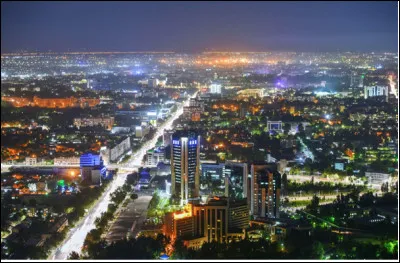 Quelle est cette ville, capitale de l'Ouzbékistan, ville verdoyante, célèbre pour ses multiples bazars pittoresques très animés ?