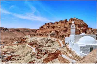Quelle est cette ville de Tunisie, ancien bagne français dont le nom est une expression populaire qui signifie que l'on va se perdre au bout du monde ?