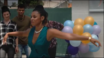 Pourquoi Beth a-t-elle arrêté la danse à son entrée à l'université ?