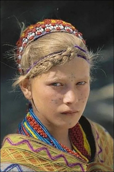 Dans quel pays vivent les Kalash, un peuple d'origine indo-européenne ?