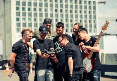 Complétez : 
"Hast du geweint oder... ?"