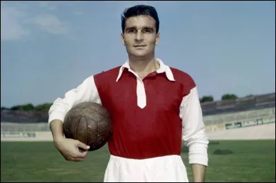 Le footballeur Roger Piantoni a été le meilleur buteur du championnat de France en 1951 (27 buts) puis en 1961 (28 buts) : avec quelles équipes ?
