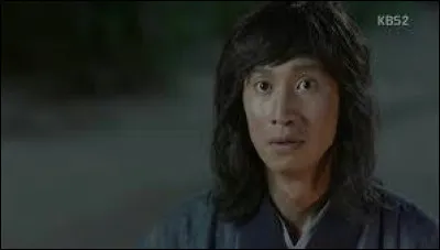 Qui était en réalité le paysan Mak Moon, qui meurt assassiné dans la forêt ?