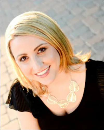 Qui en est l'auteure ?