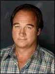 James Belushi. Dans quel film a-t-il partag l'affiche avec Arnold Schwarzenegger ?