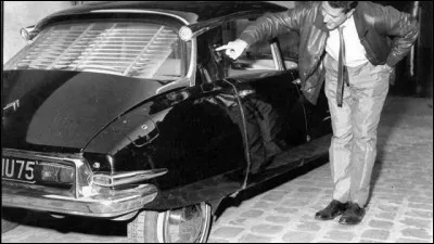 Combien de balles ont atteint la voiture du G&eacute;n&eacute;ral de Gaulle lors de l'attentat du Petit Clamart le 22 ao&ucirc;t 1962 ?