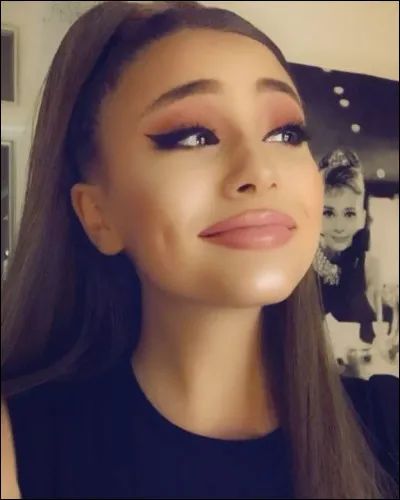 Est-ce Ariana Grande ?
