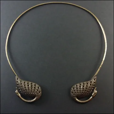 Quel est le nom du collier en bronze porté par les Celtes et les guerriers gaulois ?