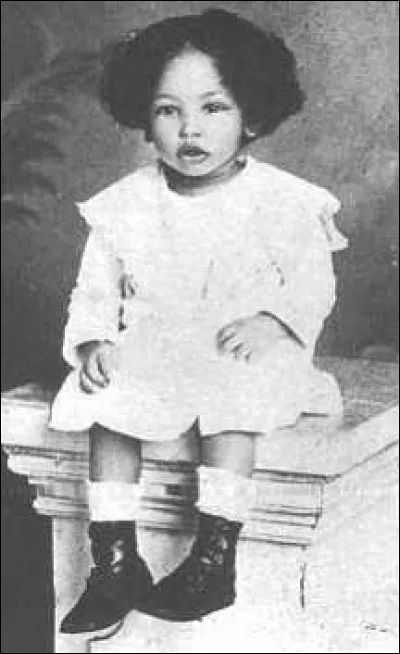 Indice : père biologique de Jean-Marie Perrier.