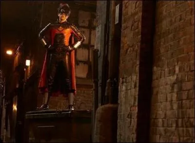 Comment se nomme le super-hros voulant tre l'acolyte de Kick-Ass ?