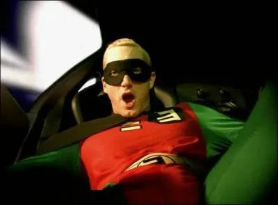 Lequel des deux est un super-hros ?