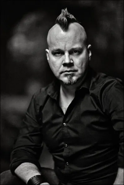 Complétez : 
"Vilja úr leyni vinna þér mein,
Villidýr reynast..."