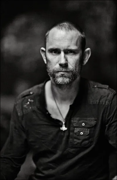 Complétez : 
"Þrek hans var búið og hugrekkið..."