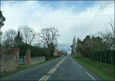 Je vous emmène maintenant en Occitanie, à Lahitte-Toupière. Commune de l'arrondissement de Tarbes, elle se situe dans le département ...