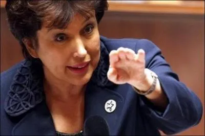 Elle occupe ou a occup les fonctions de : Ministre de la Sant et des Sports Ministre de l'cologie