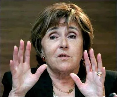Elle occupe ou a occup les fonctions de : Premier ministre de Franois Mitterrand et Ministre des Affaires europennes