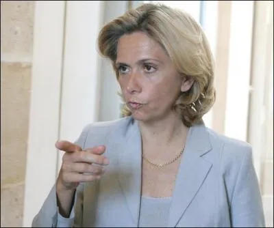 Elle occupe ou a occup les fonctions de : : Ministre de l'Enseignement suprieur et de la Recherche